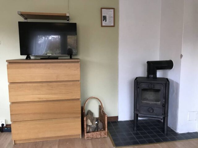 Tv fireplace Alestugan Ullstorps stugor