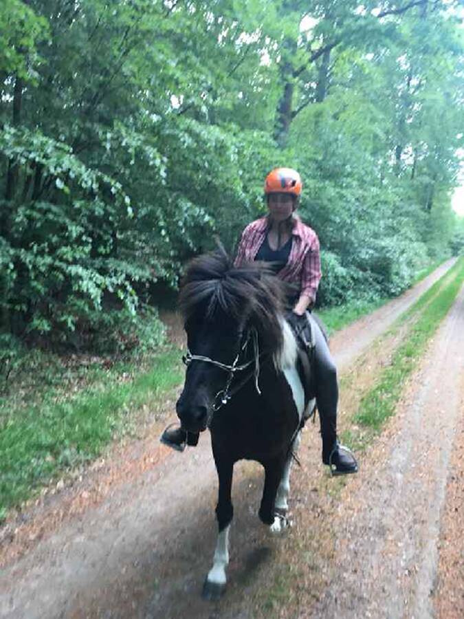 Horse riding on Icelandic horse ridning Islänning Monica Nowak Ullstorps stugor skåne