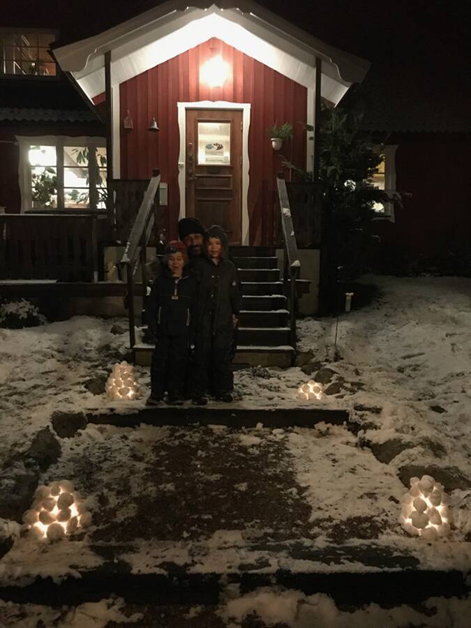 Winter play Snölycktor vid receptionen Ullstorps stugor Skåne