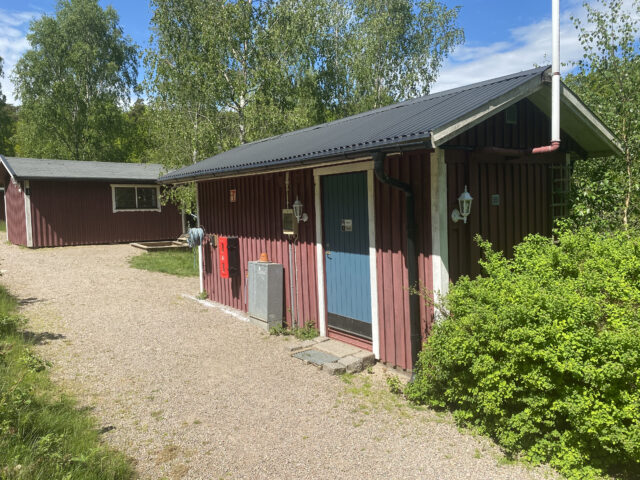 Backstugan service house mens entrance