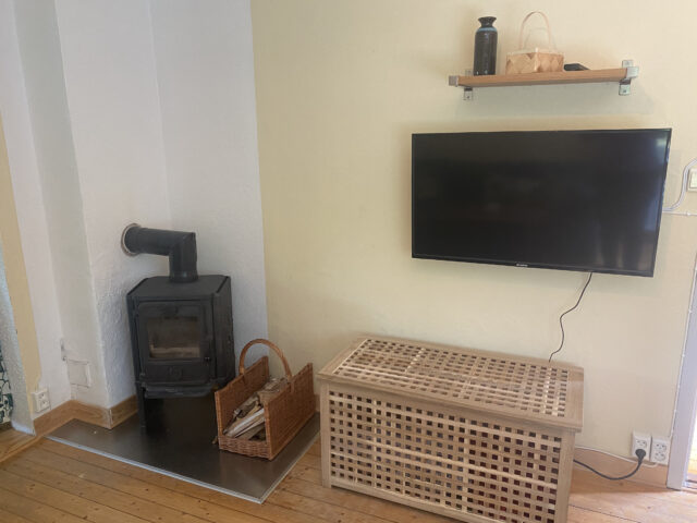 Bokestugan Fireplace and flat TV Ullstorps Stugor