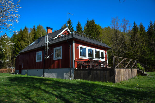 Bergshus with balcony, spring Ullstorps stugor